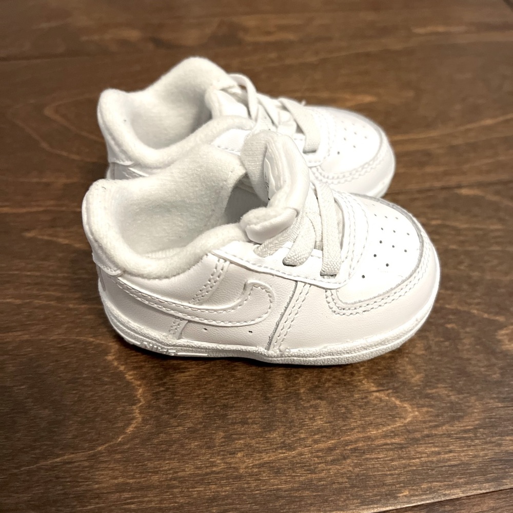 Baby NIKE size 2